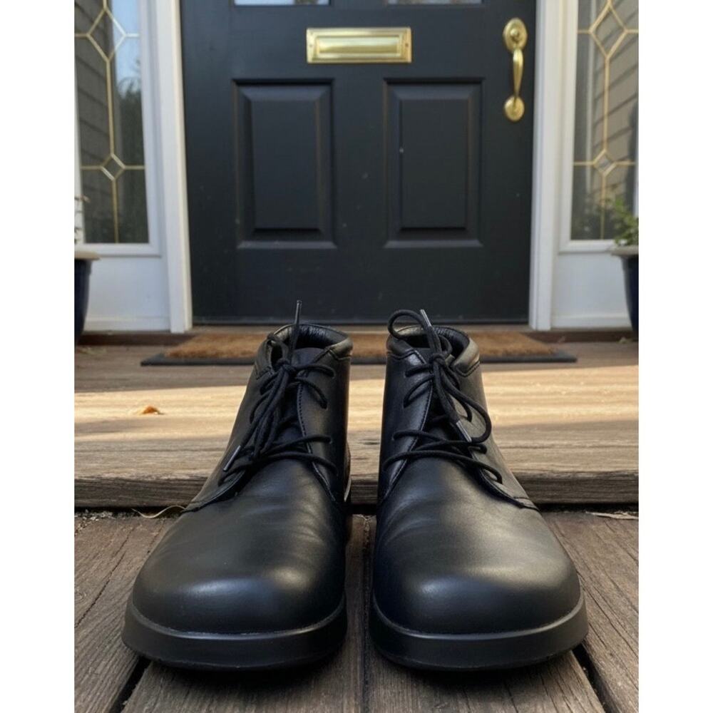 Footprints by Birkenstock classic black leather chukka boots size 10 womens